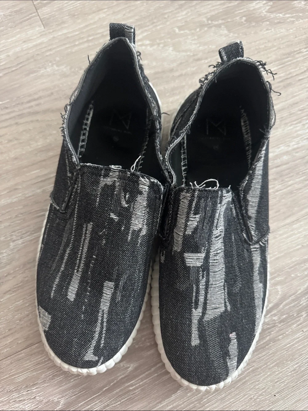 Men's Casual Slip-On Sandals in Black and Gray - Relaxed Canvas Style